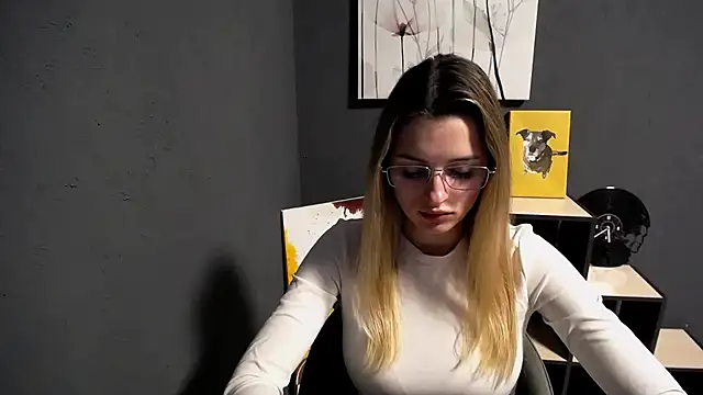lady olivia  online show from 05-11-26, 02:45