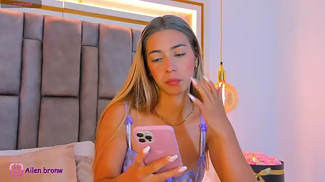 Snapshot of elianabrown chatting on 02-13-26, 12:28 elianabrown online show from 02-13-26, 12:28