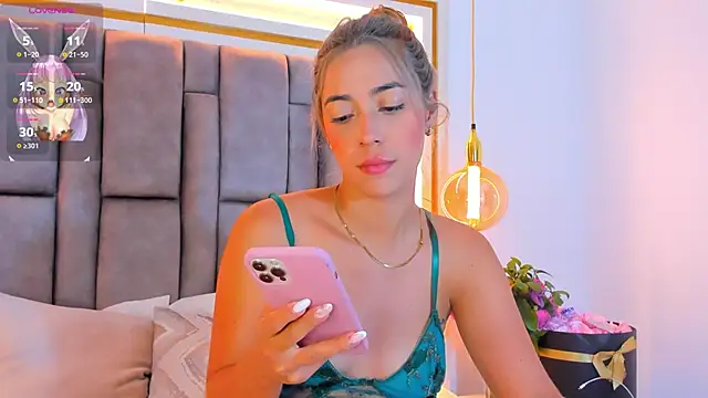 Snapshot of elianabrown chatting on 02-18-26, 12:17 elianabrown online show from 02-18-26, 12:17