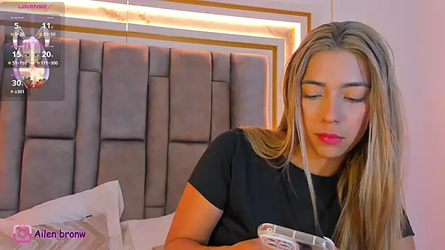 Snapshot of elianabrown chatting on 02-28-26, 12:44 elianabrown online show from 02-28-26, 12:44