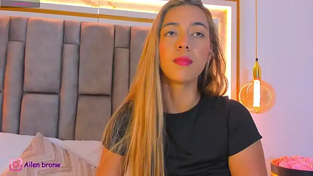 Snapshot of elianabrown chatting on 03-15-26, 01:00 elianabrown online show from 03-15-26, 01:00