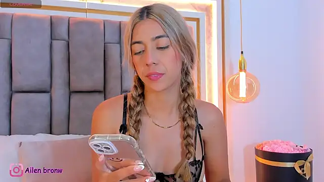 Snapshot of elianabrown chatting on 03-20-26, 01:10 elianabrown online show from 03-20-26, 01:10