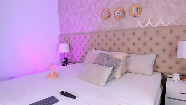 SofieReyes online show from 06-17-26, 01:45