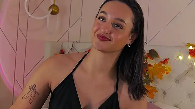 Snapshot of Lolly_Neal chatting on 12-11-24, 08:15 Lolly Neal online show from 12-11-24, 08:15