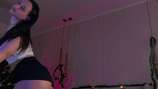 Snapshot of Lolly_Neal chatting on 12-21-24, 08:18 Lolly Neal online show from 12-21-24, 08:18