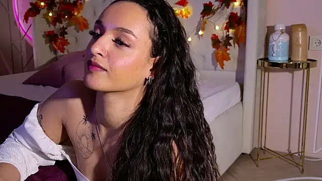 Snapshot of Lolly_Neal chatting on 01-27-25, 08:07 Lolly Neal online show from 01-27-25, 08:07