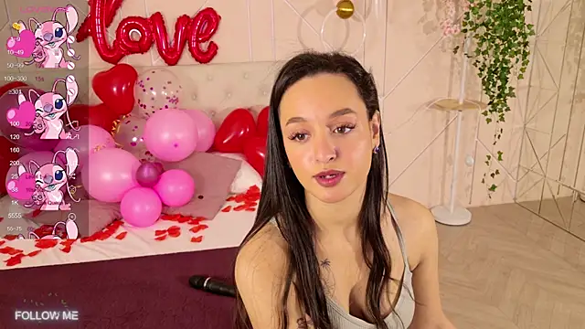 Snapshot of Lolly_Neal chatting on 02-19-25, 05:05 Lolly Neal online show from 02-19-25, 05:05