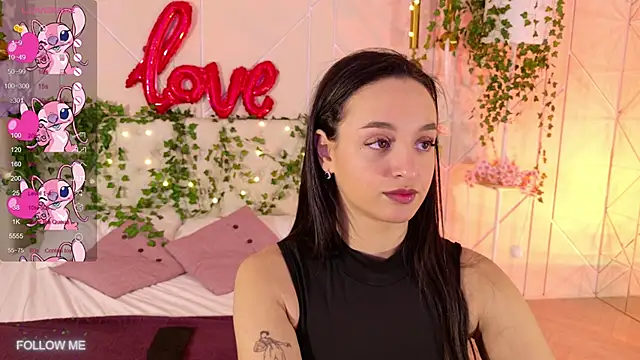 Snapshot of Lolly_Neal chatting on 02-22-25, 05:02 Lolly Neal online show from 02-22-25, 05:02