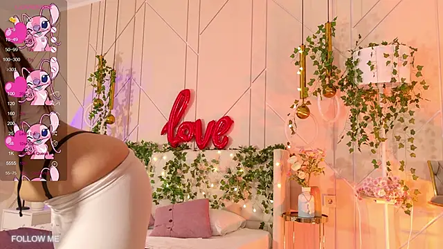 Snapshot of Lolly_Neal chatting on 02-25-25, 11:52 Lolly Neal online show from 02-25-25, 11:52