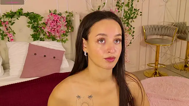 Snapshot of Lolly_Neal chatting on 09-17-25, 04:58 Lolly Neal online show from 09-17-25, 04:58