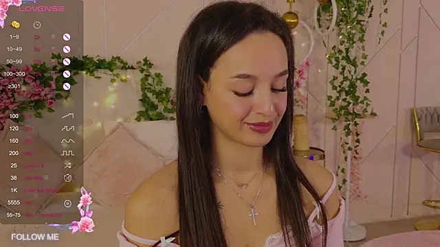 Snapshot of Lolly_Neal chatting on 10-06-25, 05:05 Lolly Neal online show from 10-06-25, 05:05