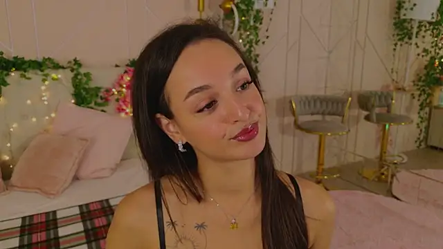 Snapshot of Lolly_Neal chatting on 10-08-25, 05:05 Lolly Neal online show from 10-08-25, 05:05