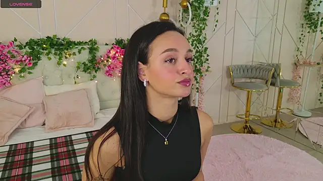 Snapshot of Lolly_Neal chatting on 10-10-25, 05:06 Lolly Neal online show from 10-10-25, 05:06