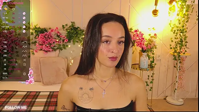 Snapshot of Lolly_Neal chatting on 10-16-25, 05:08 Lolly Neal online show from 10-16-25, 05:08