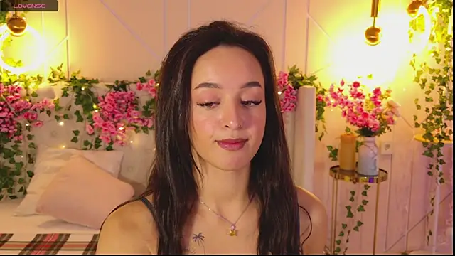 Snapshot of Lolly_Neal chatting on 10-19-25, 04:57 Lolly Neal online show from 10-19-25, 04:57