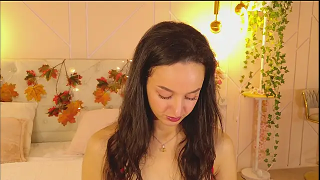 Snapshot of Lolly_Neal chatting on 10-26-25, 04:51 Lolly Neal online show from 10-26-25, 04:51