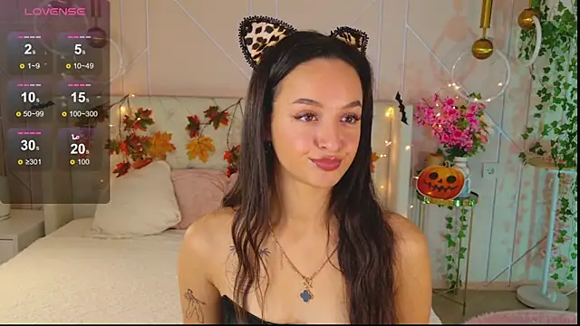 Snapshot of Lolly_Neal chatting on 10-28-25, 05:00 Lolly Neal online show from 10-28-25, 05:00