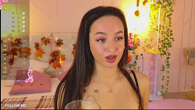 Snapshot of Lolly_Neal chatting on 11-04-25, 05:06 Lolly Neal online show from 11-04-25, 05:06