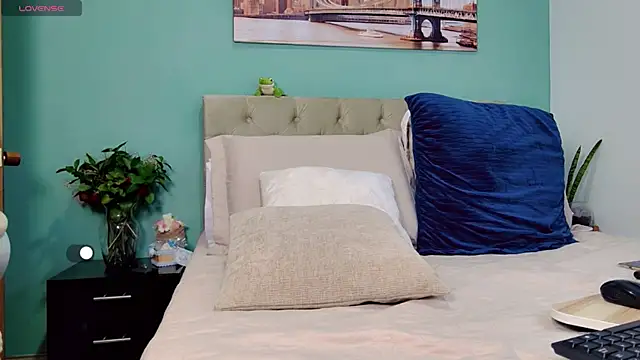 Snapshot of yanella_fire chatting on 10-24-25, 08:05 yanella fire online show from 10-24-25, 08:05