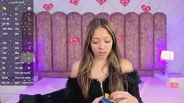 Snapshot of Victoria_Adams14 chatting on 02-16-25, 11:59 Victoria Adams14 online show from 02-16-25, 11:59