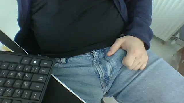 Snapshot of Koraymoray15 chatting on 03-27-26, 01:33 Koraymoray15 online show from 03-27-26, 01:33