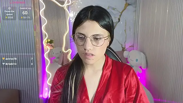 Snapshot of Chiara_tay chatting on 04-11-26, 01:21 Chiara tay online show from 04-11-26, 01:21