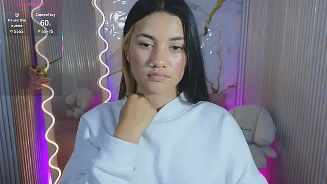 Snapshot of Chiara_tay chatting on 04-25-26, 07:11 Chiara tay online show from 04-25-26, 07:11