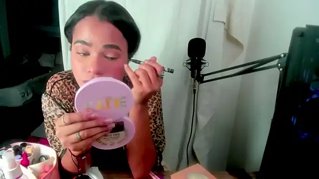 meghanSusexx online show from 12-19-25, 09:33