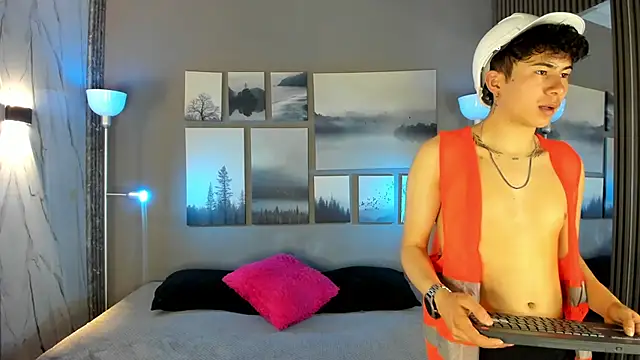 Snapshot of noah_and_rose chatting on 09-14-25, 07:57 noah and rose online show from 09-14-25, 07:57