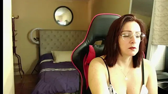 Carol Scottt online show from 10-04-25, 04:38