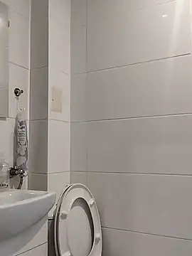 Snapshot of McdyllanXX chatting on 02-24-26, 12:03 McdyllanXX online show from 02-24-26, 12:03