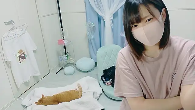 Snapshot of MEI--55 chatting on 10-17-25, 09:12 MEI--55 online show from 10-17-25, 09:12