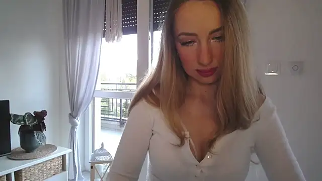 Snapshot of JulietteDiamond chatting on 09-12-25, 02:17 JulietteDiamond online show from 09-12-25, 02:17