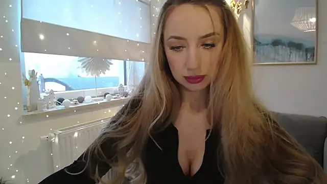 Snapshot of JulietteDiamond chatting on 12-17-25, 08:09 JulietteDiamond online show from 12-17-25, 08:09