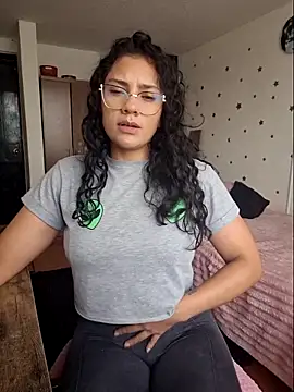 Snapshot of Thaliacooper_ chatting on 03-19-26, 06:01 Thaliacooper online show from 03-19-26, 06:01