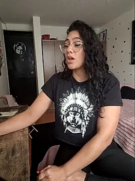 Snapshot of Thaliacooper_ chatting on 04-10-26, 06:23 Thaliacooper online show from 04-10-26, 06:23