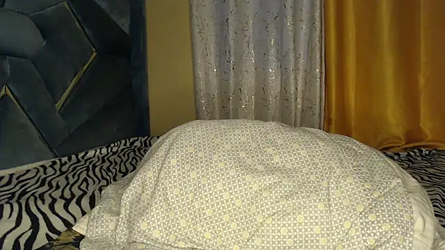 Snapshot of Sexy-tifani chatting on 05-27-26, 12:40 Sexy-tifani online show from 05-27-26, 12:40