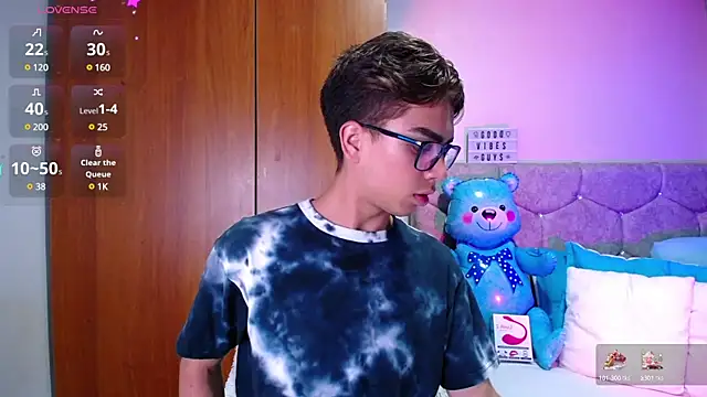 OwenBluee online show from 01-23-25, 05:24