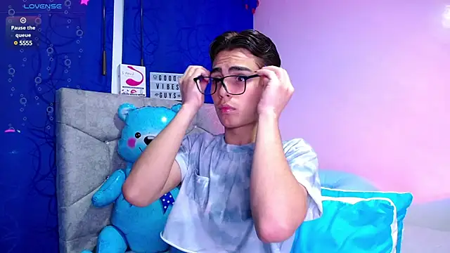 OwenBluee online show from 01-25-25, 06:34