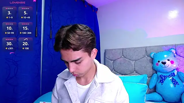 OwenBluee online show from 02-02-25, 04:37