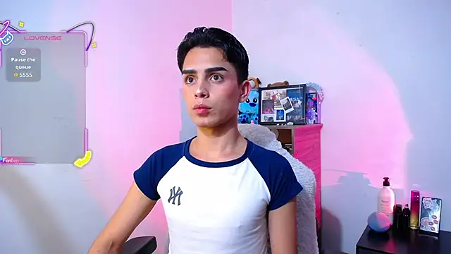 OwenBluee online show from 11-22-25, 05:39