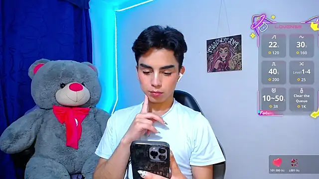 OwenBluee online show from 05-11-26, 05:35