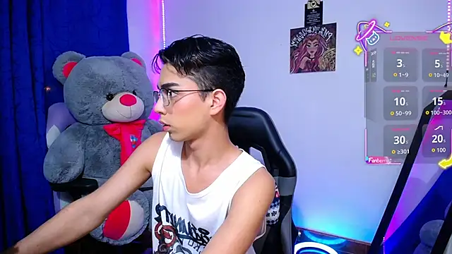 Snapshot of OwenBluee chatting on 06-20-26, 06:38 OwenBluee online show from 06-20-26, 06:38