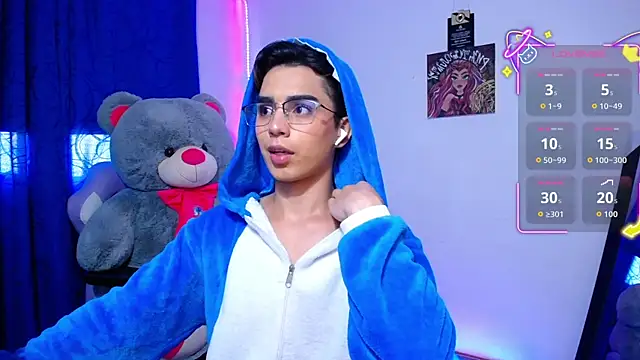 Snapshot of OwenBluee chatting on 06-25-26, 01:48 OwenBluee online show from 06-25-26, 01:48