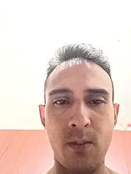 Snapshot of paisa233 chatting on 10-18-25, 04:37 paisa233 online show from 10-18-25, 04:37