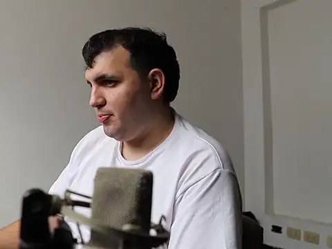 Snapshot of zekefotoslive chatting on 12-22-25, 07:22 zekefotoslive online show from 12-22-25, 07:22