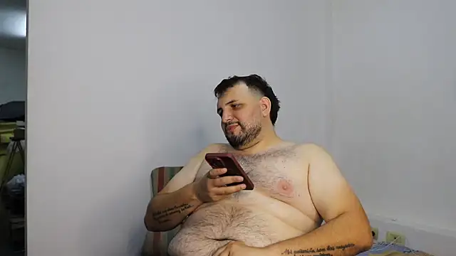 Snapshot of zekefotoslive chatting on 01-18-26, 05:33 zekefotoslive online show from 01-18-26, 05:33