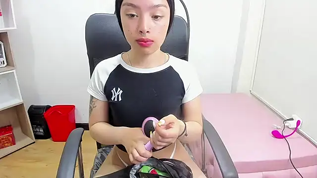 Sofia Mirandaa18 online show from 12-27-24, 08:07