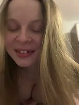 Snapshot of wrenlie chatting on 01-25-25, 10:39 wrenlie online show from 01-25-25, 10:39