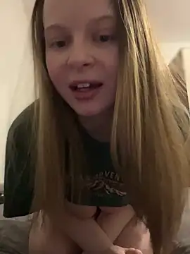 Snapshot of wrenlie chatting on 02-06-25, 06:13 wrenlie online show from 02-06-25, 06:13